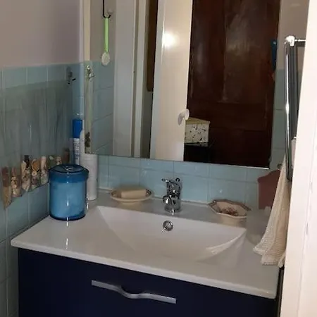 Les Abelias Bed & Breakfast